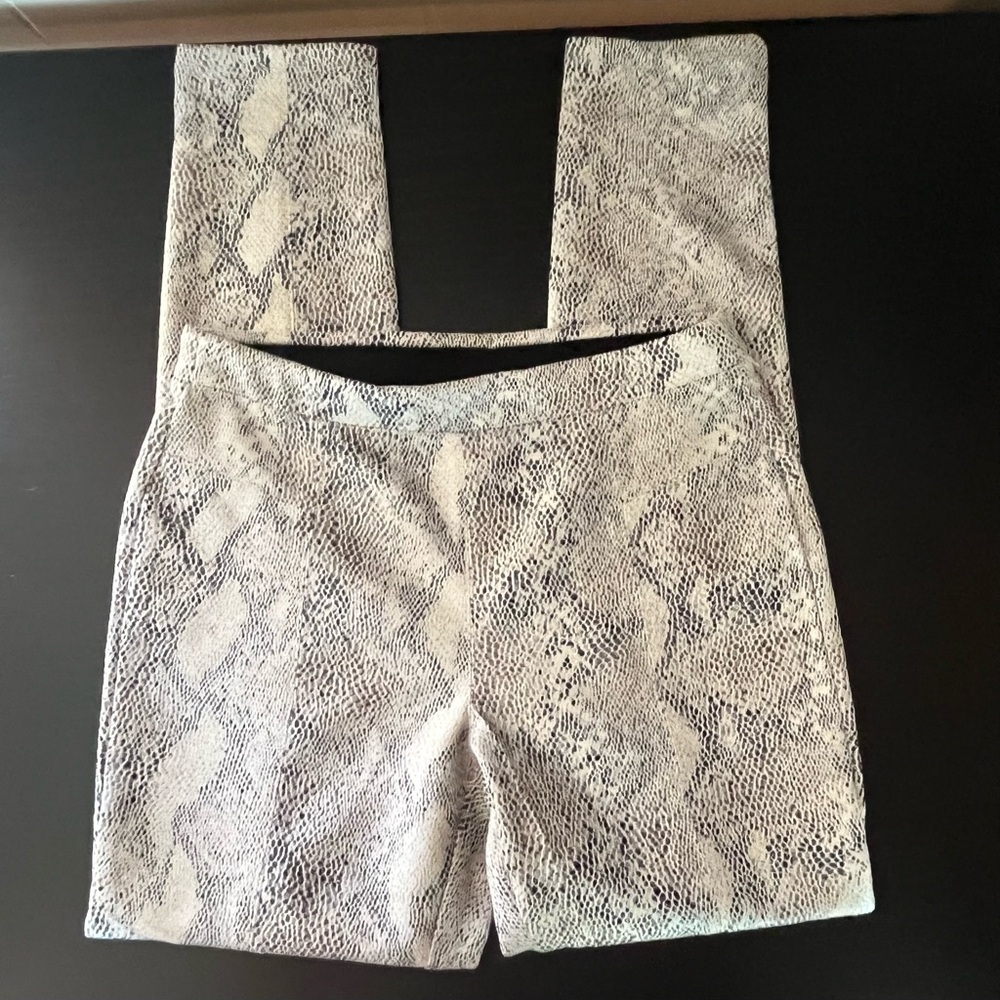 NWT Philosophy Womens S Faux Leather Snake Print Legging Pants Cream Stretchy